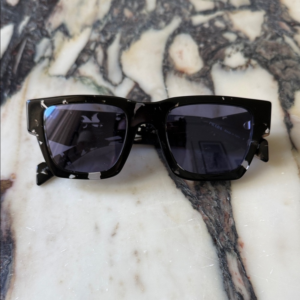 Black and White Tortoise Shell Sunglasses - Picture 6 of 7